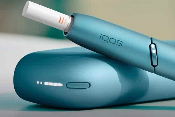 استفاده از سیگارهای ایکاس توسط افراد معروف